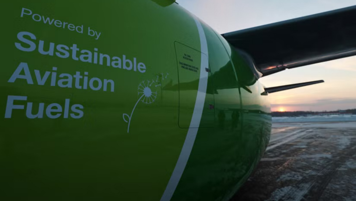 Aircraft fuel tank labelled sustainable aviation fuels, highlighting SAF use in low-carbon aviation.